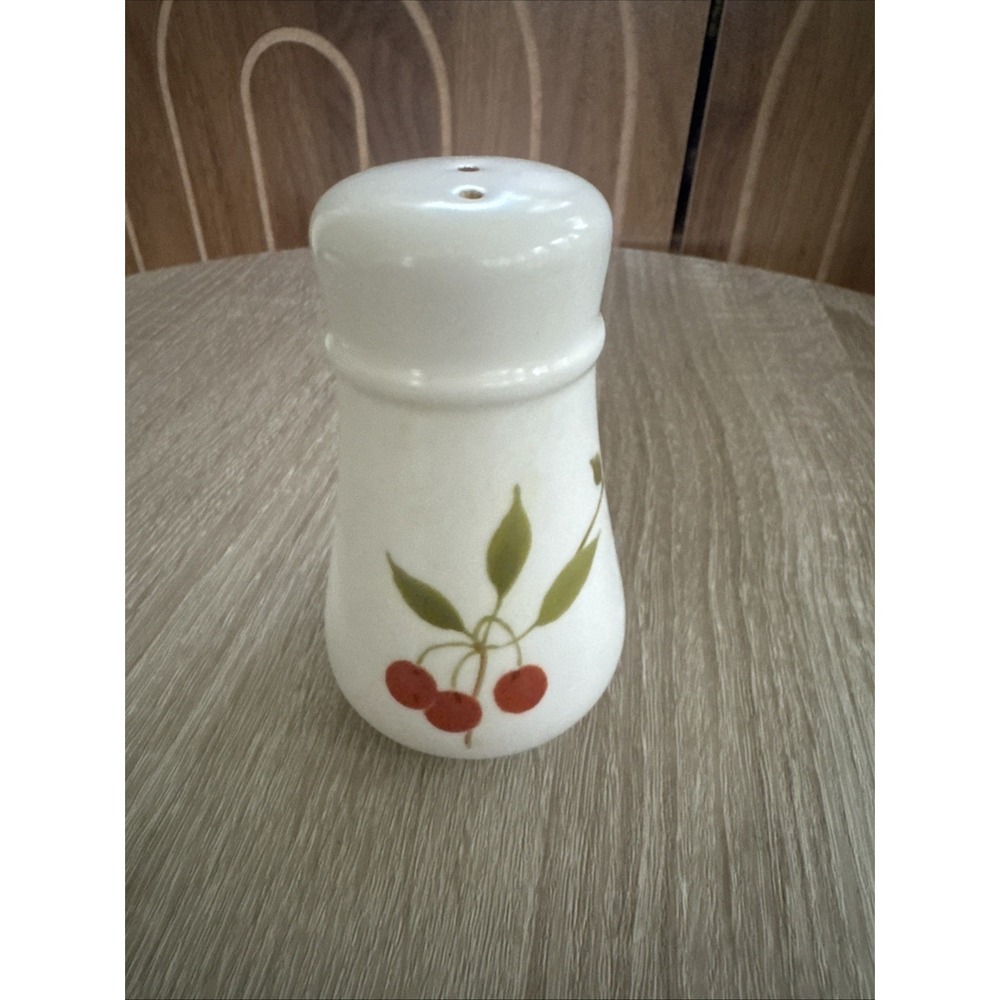 noritake berries n such pepper shaker
